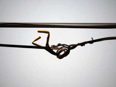 Tehlikeli fiber optik kablo kurulumu