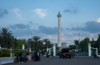 Jakarta, Endonezya-Mayıs 04, 2022: Monas sahasındaki atmosfer, Merkez Jakarta.