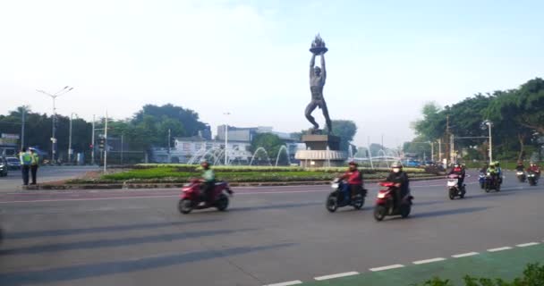 Jacarta Indonésia Tráfego Pela Manhã Rotunda Monumento Avanço Juventude Patung — Vídeo de Stock
