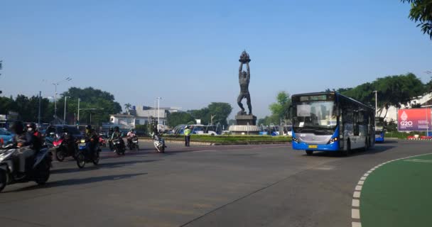 Jakarta Індонезія Traffic Вранці Кільце Пам Ятника Молодіжного Просування Patung — стокове відео