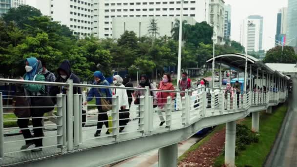 Τζακάρτα Ινδονησία Ιουλίου 2022 Αργή Κίνηση Των Ανθρώπων Που Διασχίζουν — Αρχείο Βίντεο