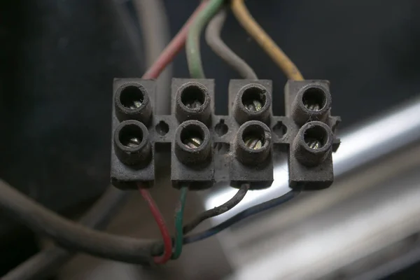 Electrical cable connection terminal block
