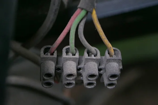 Electrical cable connection terminal block