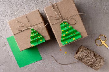 Çevre dostu kağıt Noel hediyeleri yapma süreci