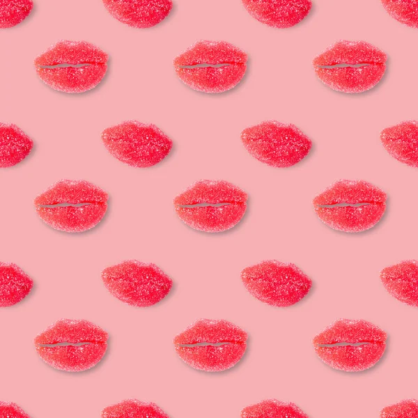 ピンクの背景のシームレスなパターンで唇の形をしたジュベ — ストック写真