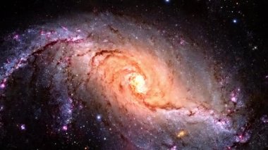 Başlangıç alanından NGC 1672 'ye uzay yolculuğu. Dorado takımyıldızındaki sarmal gökada. Bu görüntünün elementleri NASA tarafından desteklenmektedir. 4K 3D Yıldızlararası uzay yolculuğu.