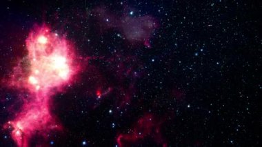 Soyut döngü uzay uçuşu uzaydaki gizemli kırmızı nebula bulutuna. Parlayan nebula galaksisinin uzay keşfi. 4K 3D illüstrasyon kusursuz döngü bilim-kurgu uzay yolculuğu uzaylı nebulasına uçar.