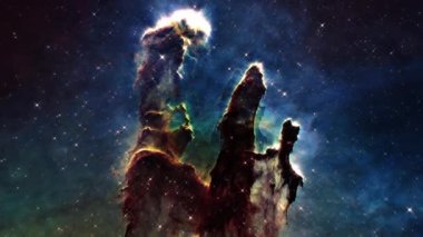 Kartal Bulutsusu 'na kusursuz uzay yolculuğu. Uzay uçuşundan yıldız alanı Galaksi ve Nebula derin uzay keşfine. Kartal Bulutsusu Messier 16 'ya 4K 3D kusursuz döngü uçuşu. NASA görüntüsü tarafından desteklenen elementler.