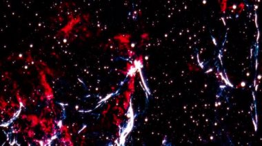 Soyut döngü uzay uçuşu uzayda parlayan yıldızlı gizemli kırmızı nebula bulutuna doğru uçar. Parlayan nebula galaksisinin uzay keşfi. 4K 3D illüstrasyon kusursuz döngü bilim-kurgu uzay yolculuğu uzaylı nebulasına uçar. 