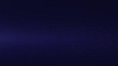 4K soyut odaklanmamış Mavi Işık Sızıntısı gradyan döngüsü projenizde üst üste binmek için. Yaratıcı lüks güzellik için konsept animasyon minimalist ışık sızıntısı efekt şablonları. 