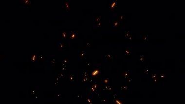 Kusursuz duman döngüsü. Alevler yükselen parçacık tozu kıvılcımları. Siyah arka planda rastgele akan sıcak kıvılcımlar. Sinematik görüntülerinizi kaplamak için. Alfa kanalı Quicktime 4444 ile izole edilmiş şeffaflaştırma. 