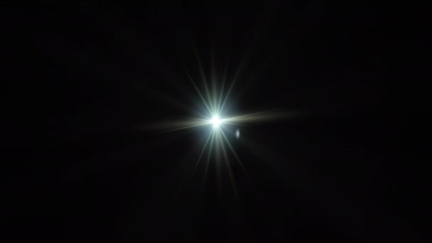 アブストラクトループセンターライトグリーンスター光学レンズフレア回転アニメーション背景 4Kシームレスループ動的明るい星の光線効果 星の光の縞 — ストック動画