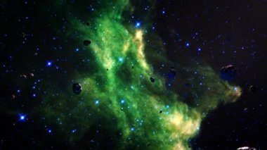 Galaksi uzay kayaları, derin uzayın yeşil baş nebulası IC1795 'te keşifler yapıyor. Kuzey takımyıldızı Cassiopeia 'da 4K Flight into The Fish baş nebula yıldızı oluşum bölgesi. 