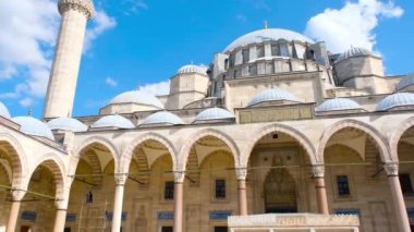 Süleyman cami tavası, Süleyman camii mavi gökyüzü ve bulutlu, pan shot