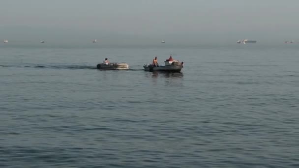 Boatmen, two boatmen are moving on the sea, noise effect — Stock Video