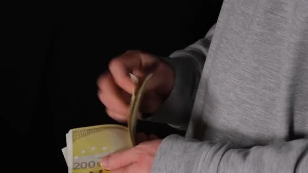 Contando l'euro, l'uomo contando l'euro con la mano — Video Stock