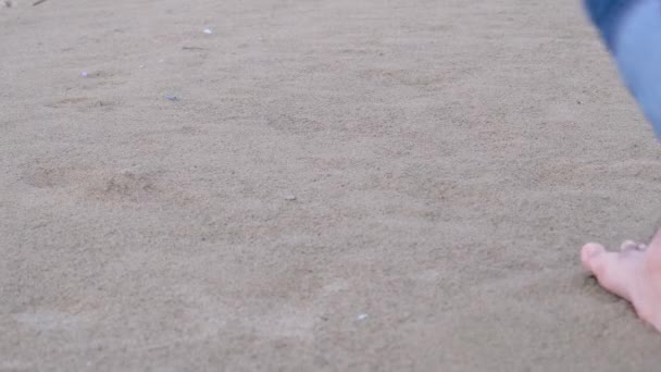 Beach footprints, close up — Vídeo de Stock