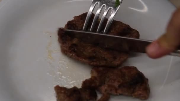 Cut meatballs on plate — Video