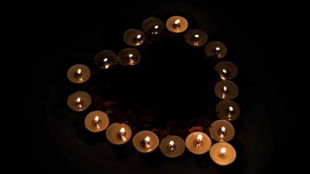 Herz aus Kerzen — Stockvideo
