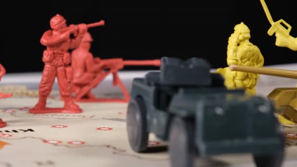 Символічні солдати воюють — стокове відео