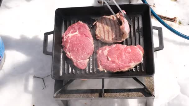 A su vez carnes asadas — Vídeos de Stock