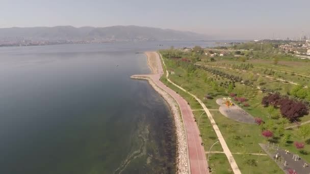 Городской парк и побережье — стоковое видео