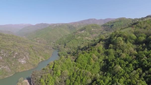 Drohnenberge aus der Luft — Stockvideo