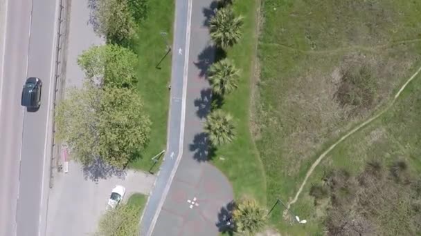 Aerial bike path with tilt — Vídeos de Stock
