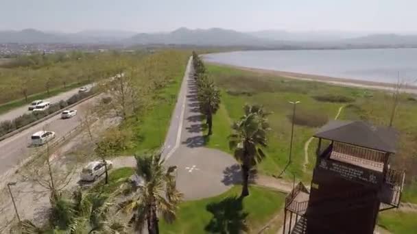 공중 산책 도로와 해변 — 비디오