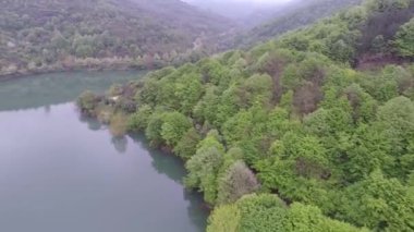 Su deposu, hava deposu ve baraj, bahar.