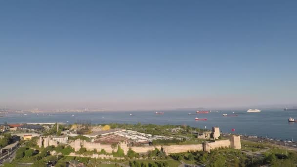 Motorväg Motorväg Och Historiska Murar Vid Havet Marmara Kalkon Istanbul — Stockvideo