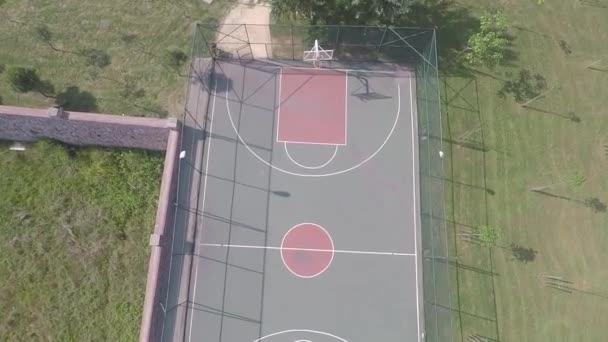 Basketbalveld Basketbalveld Wordt Uit Lucht Gehaald Door Drone — Stockvideo