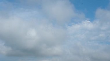 Gri bulutlar, beyaz ve gri bulutlar, zaman kavramı