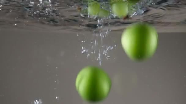 Vegyes Gyümölcsök Vegyes Gyümölcsök Vízben — Stock videók
