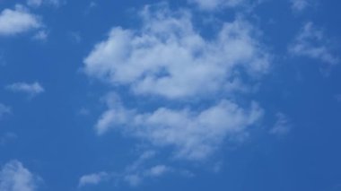 Bulutlar, bulutlar ve mavi gökyüzü, zaman kavramı