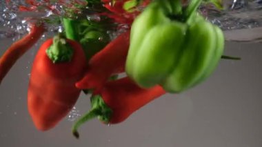 Suda sebze, suda karışık sebze.