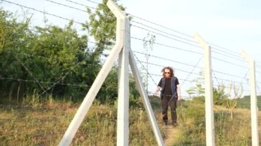 Sınırda mülteciler, sınırdan geçen mülteciler.