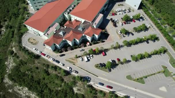 Hospital Aerial Shot Hospital Complex Top Green Hill — Vídeos de Stock