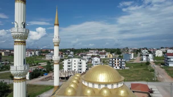 Golden Mosque Aerial Golden Dome Mosque Minaret — Video Stock