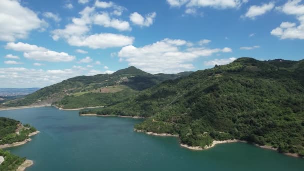 Aerial Shot Potable Water Reservoir Green Mountains — Vídeo de Stock