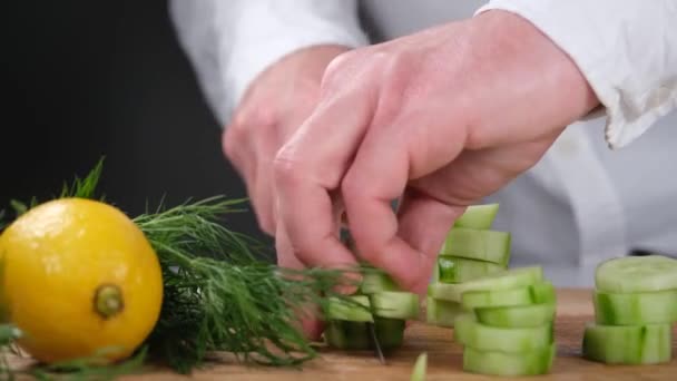 Cutting Cucumber Chef Cutting Cucumber Knife Cooking — Stockvideo