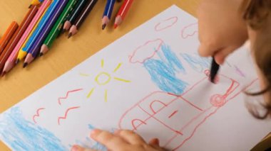  kid painting car, little kid painting car picture