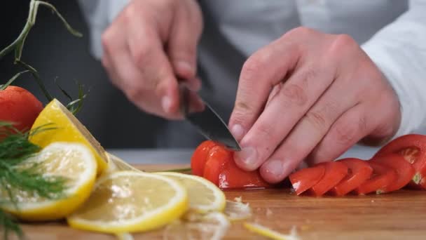 Chopping Tomatoes Master Preparing Food Kitchen Countertop Tomato Salad Knife — Stockvideo