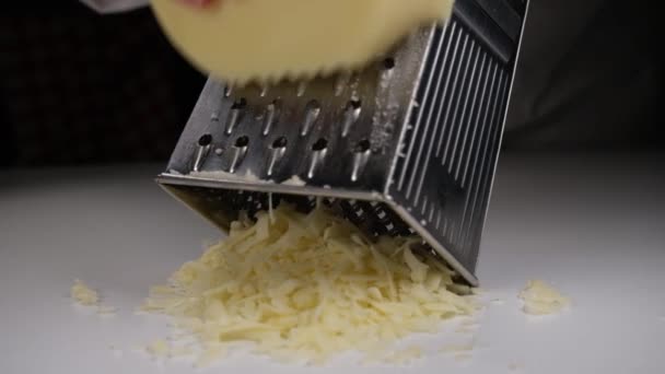 Cheddar Cheese Master Grates Cheddar Cheese Grate Kitchen Counter Slowmotion — Stockvideo