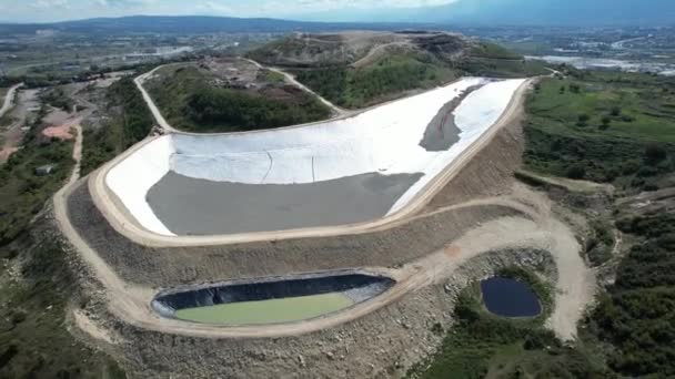 Piscina Resíduos Químicos Piscina Resíduos Químicos Aéreos Perto Depósito Cidade — Vídeo de Stock