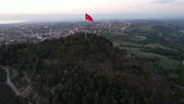 Турецкий Флаг Воздушный Турецкий Флаг Машущий Холме — стоковое видео