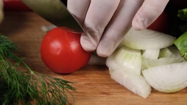 Corte Tomate Con Cuchillo Afilado Tabla Cortar Tabla Cortar Tomate — Vídeos de Stock