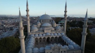 İstanbul 'daki minareler arasında Süleyman Camii ve Süleyman Camii de bulunuyor.