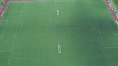 Futbol sahası, şehir parkında hava futbol sahası.