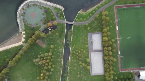 城市公园 靠近大海的空中城市公园 闲暇时间 — 图库视频影像